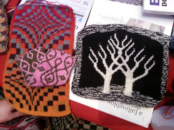 That's *three strands* on the Escher-like scarf on the left!